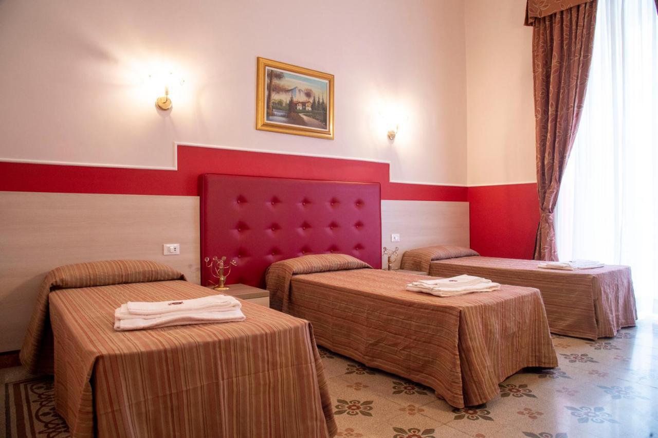 Domus Napoleone Hotel Rome Bagian luar foto