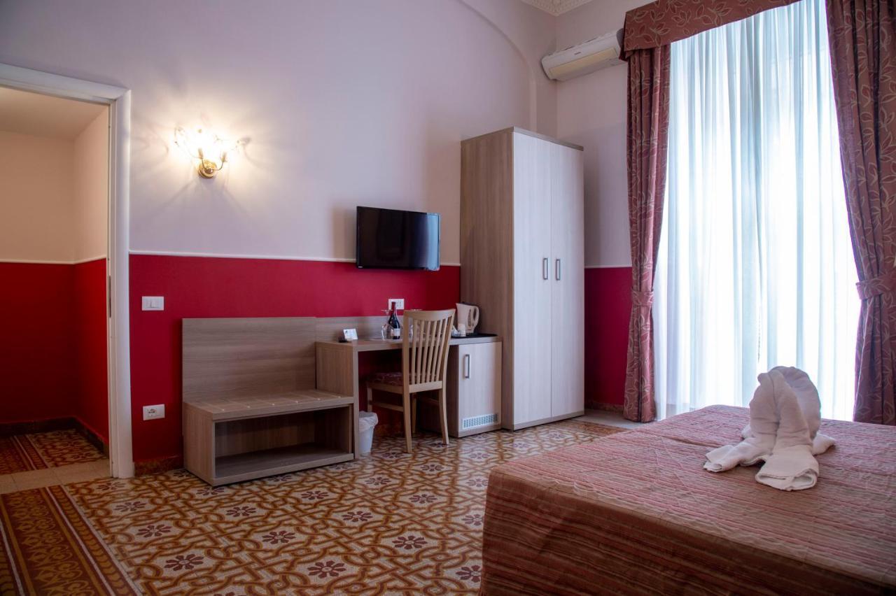 Domus Napoleone Hotel Rome Bagian luar foto